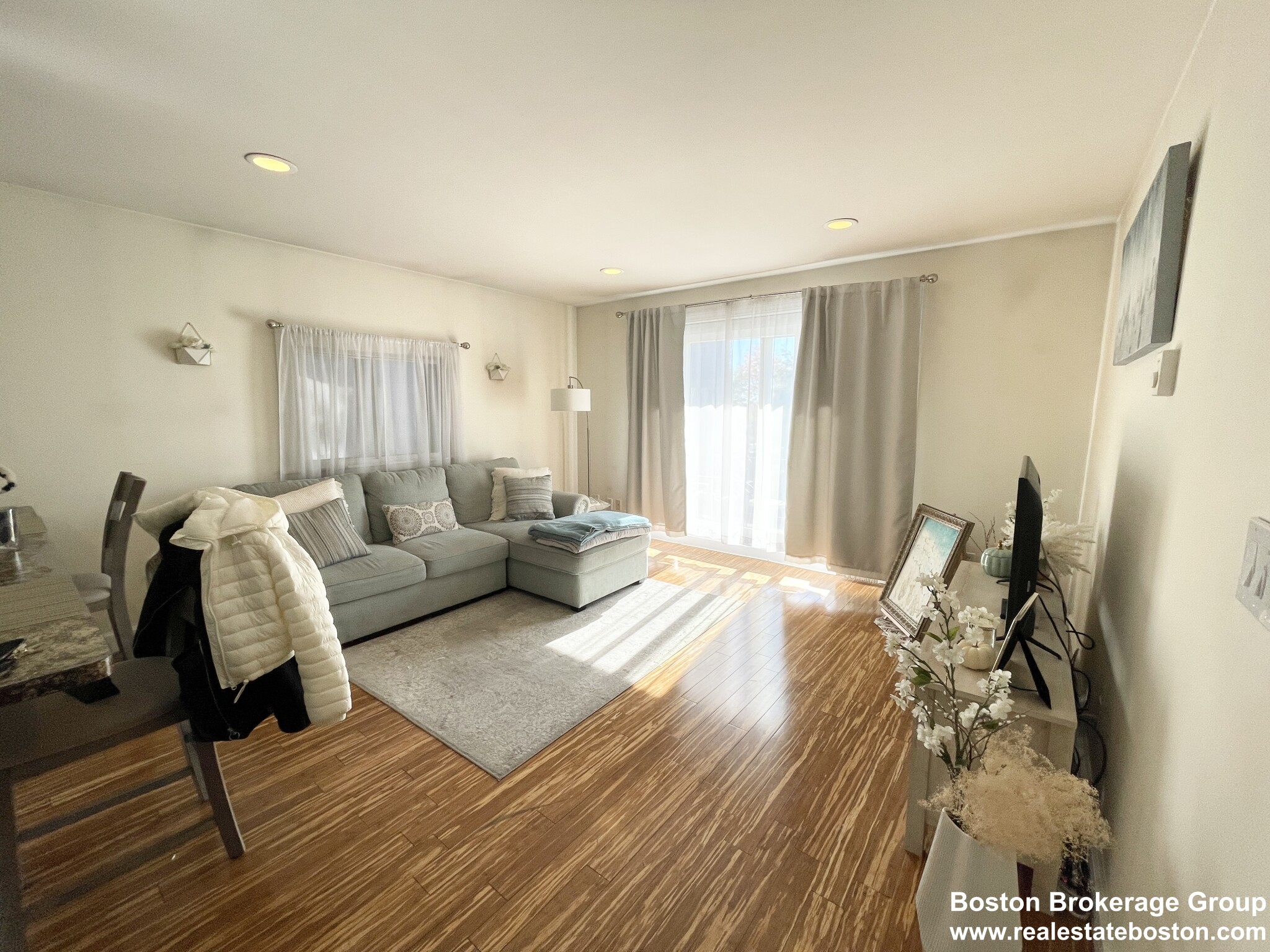 386 8th St, South Boston