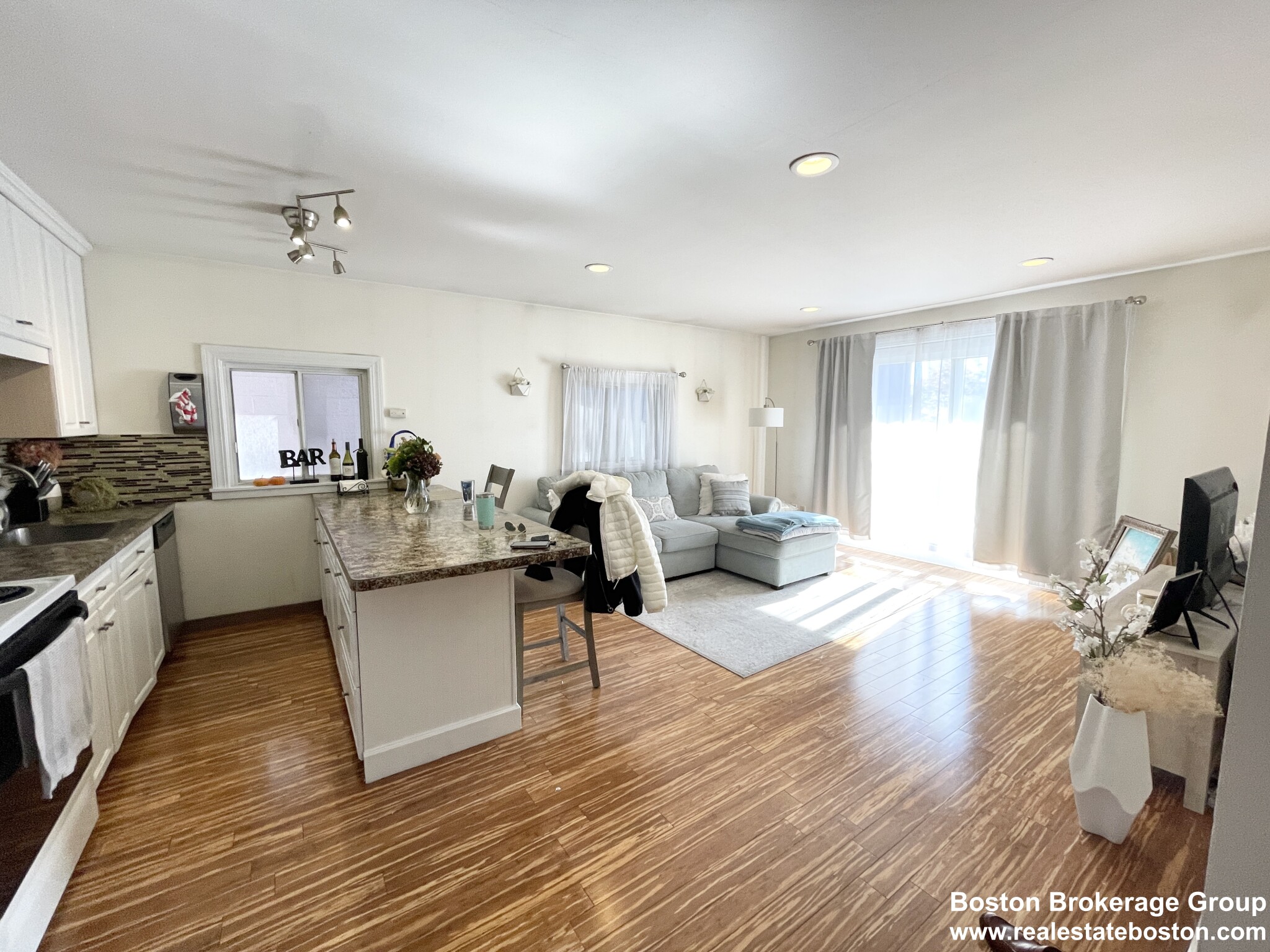 386 8th St, South Boston