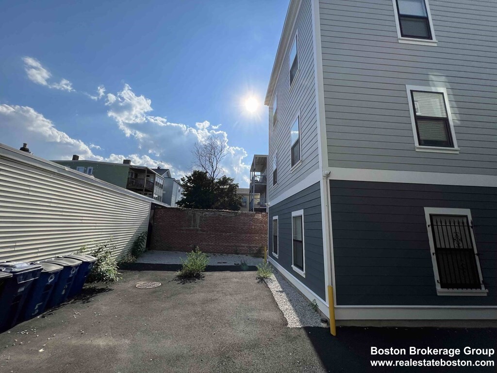 65 Burrell St, Roxbury