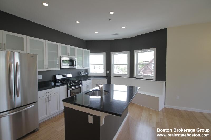 17 Ashley St, Jamaica Plain