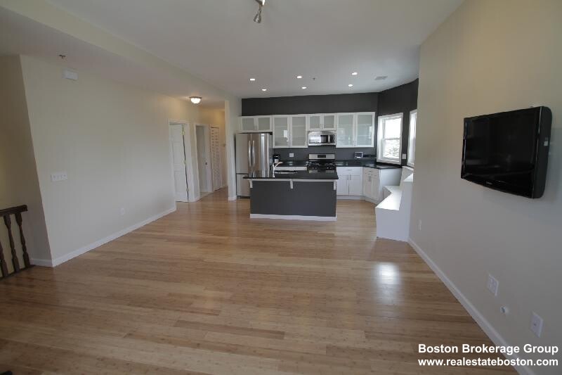 17 Ashley St, Jamaica Plain