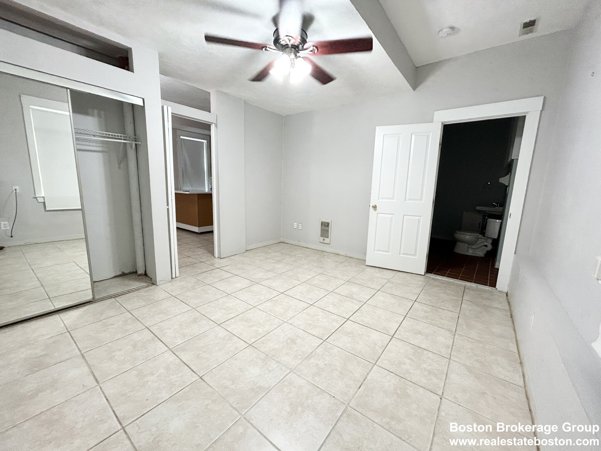 29 Iroquois St, Mission Hill