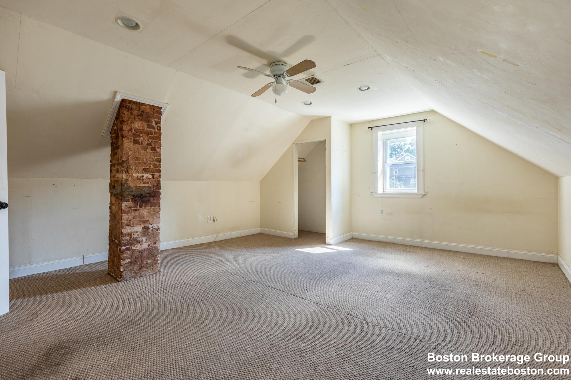 61 Hillside St, Mission Hill