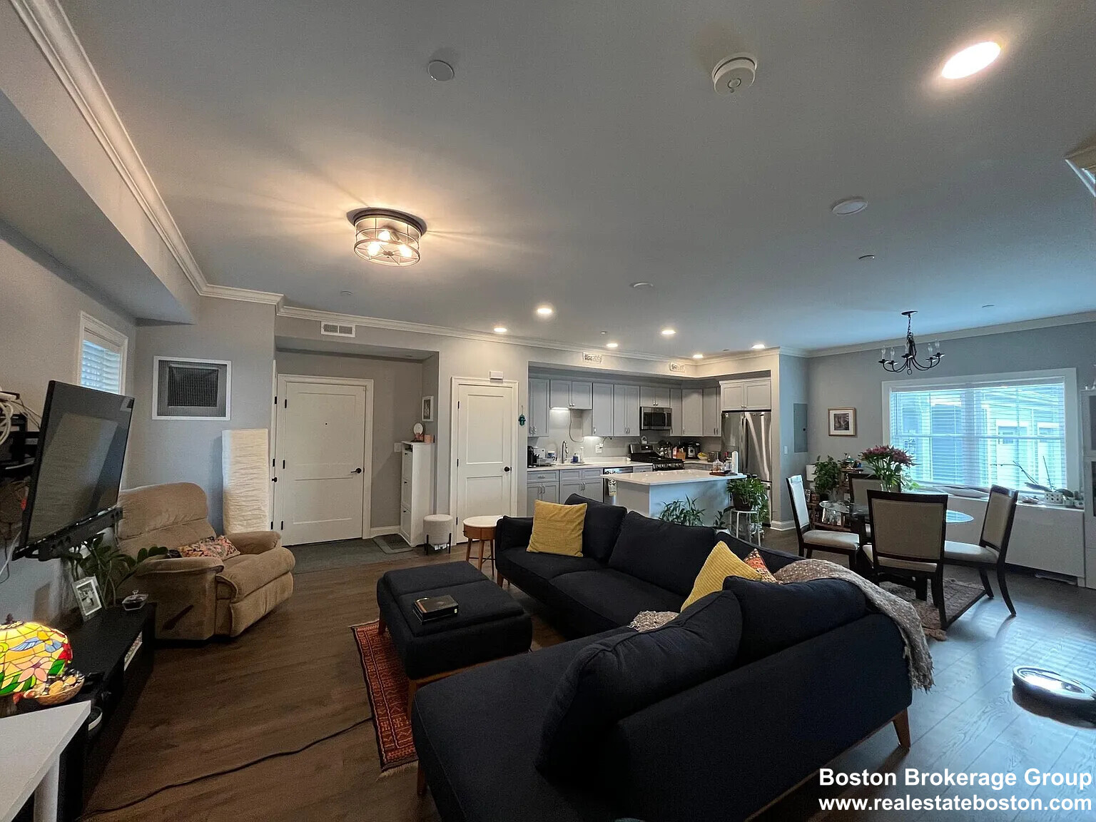 862 Washington St, Norwood