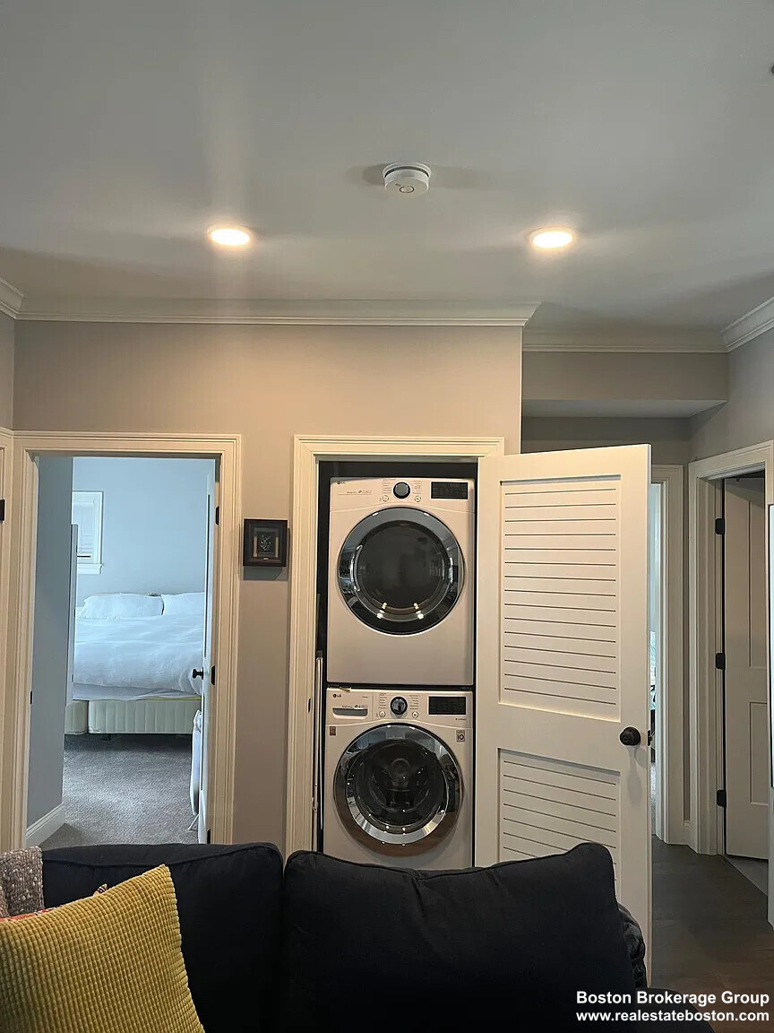 862 Washington St, Norwood