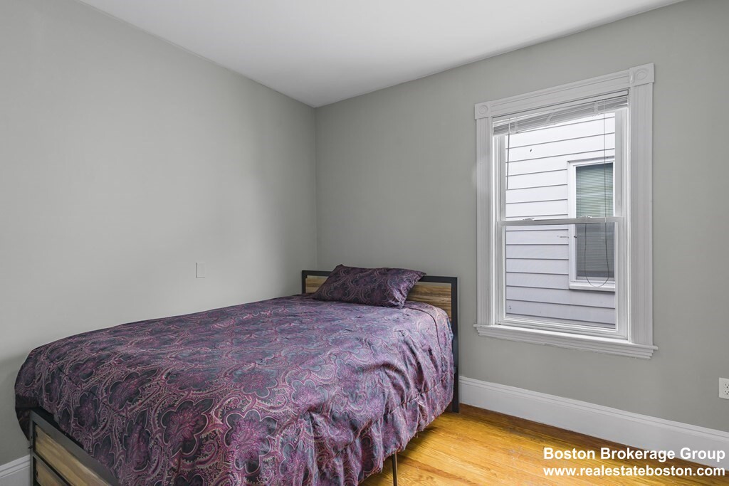 37 Harbor View St, Dorchester