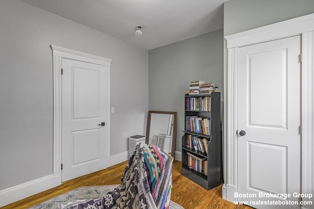 37 Harbor View St, Dorchester