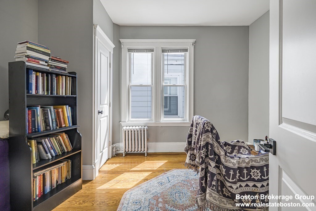 37 Harbor View St, Dorchester