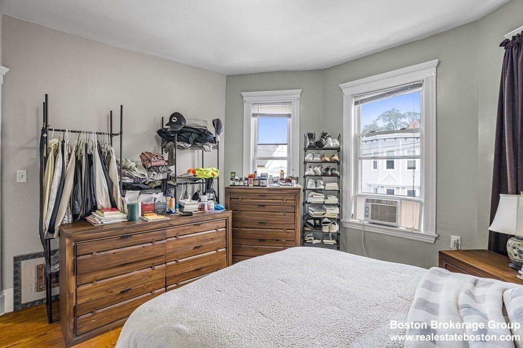 37 Harbor View St, Dorchester