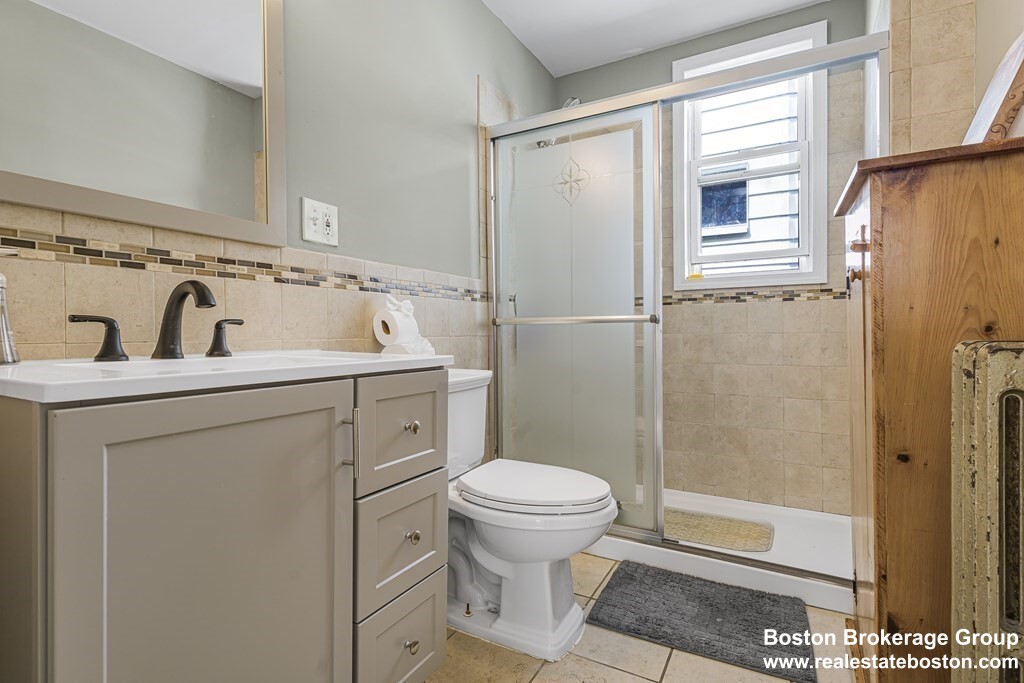 37 Harbor View St, Dorchester