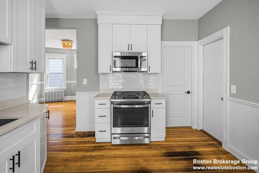 37 Harbor View St, Dorchester