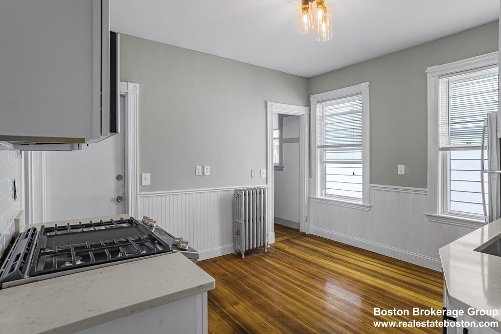 37 Harbor View St, Dorchester