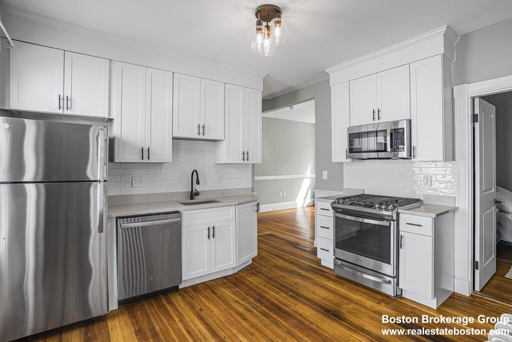 37 Harbor View St, Dorchester