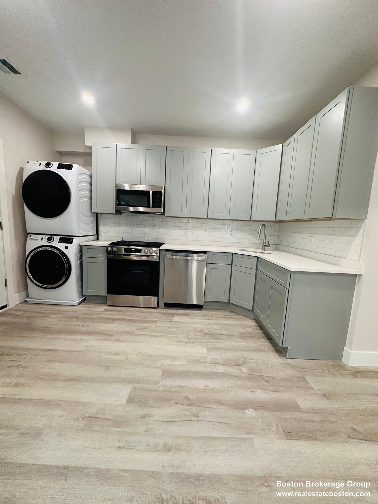 Pictures of  property for rent on Columbia Rd., Boston, MA 02125