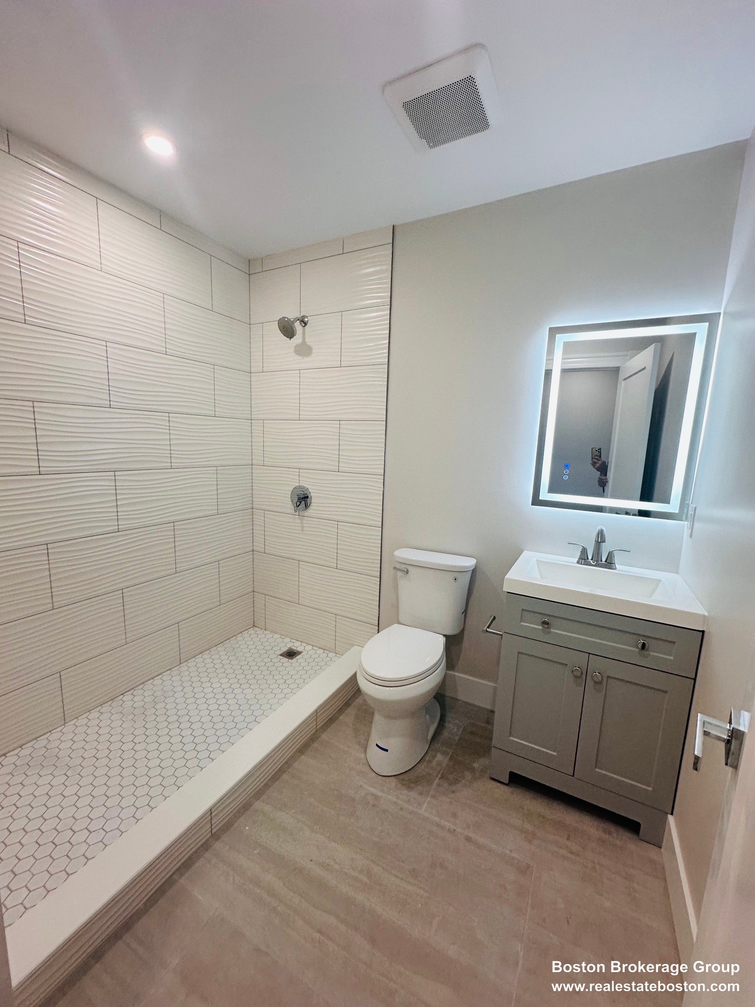 Photos of apartment on Columbia Rd.,Boston MA 02125