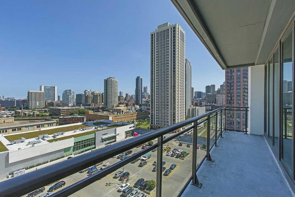 1 BED+DEN/2 BATH IN THE WEST LOOP