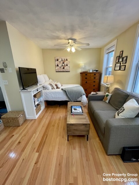 19 Greenough Ln, North End