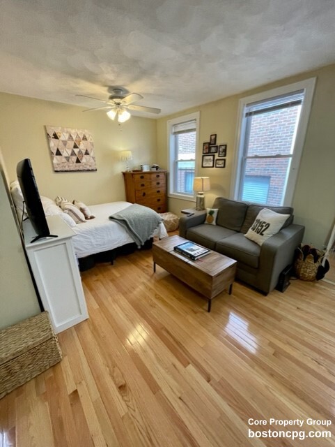 19 Greenough Ln, North End