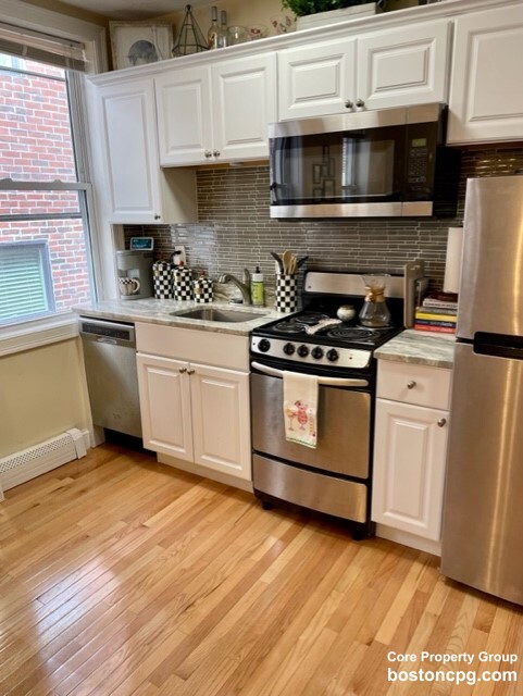 19 Greenough Ln, North End