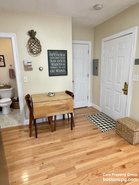 19 Greenough Ln, North End