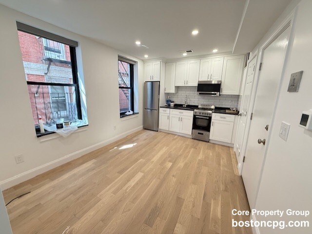 130 Salem - 2,400USD / month
