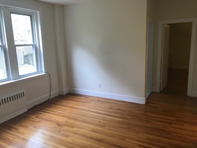 33 Lancaster Ter, Washington Square