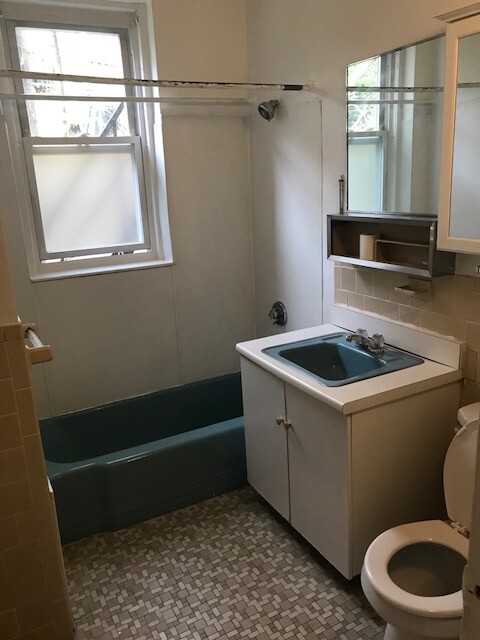 33 Lancaster Ter, Washington Square