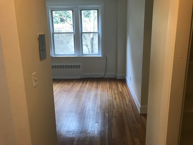 33 Lancaster Ter, Washington Square