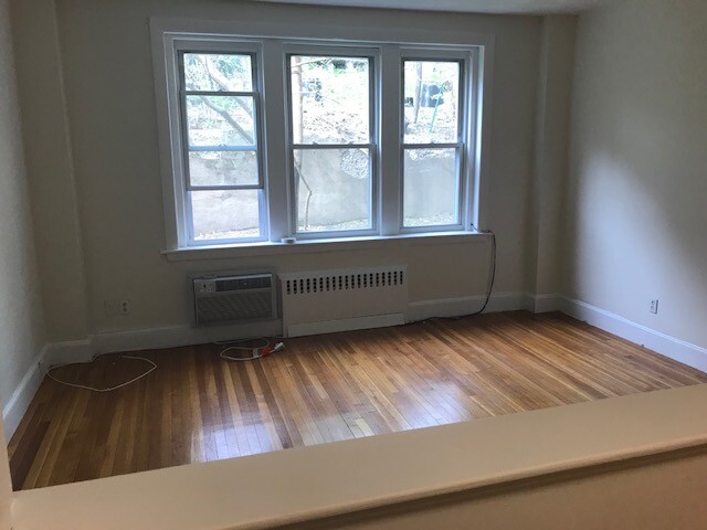 33 Lancaster Ter, Washington Square