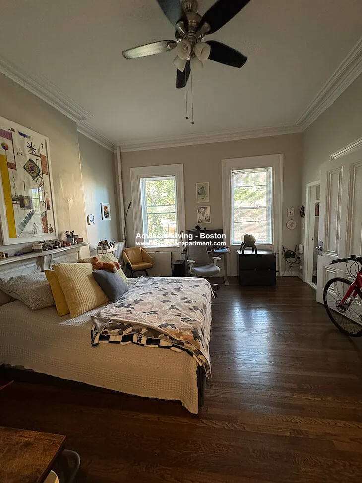 120 Charles - 2,250USD / month