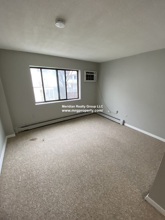 287 Main St, Medford