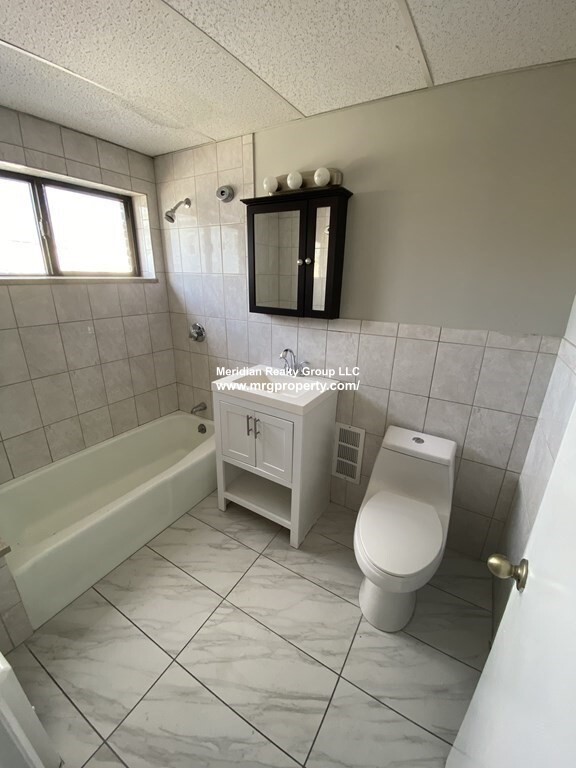 287 Main St, Medford