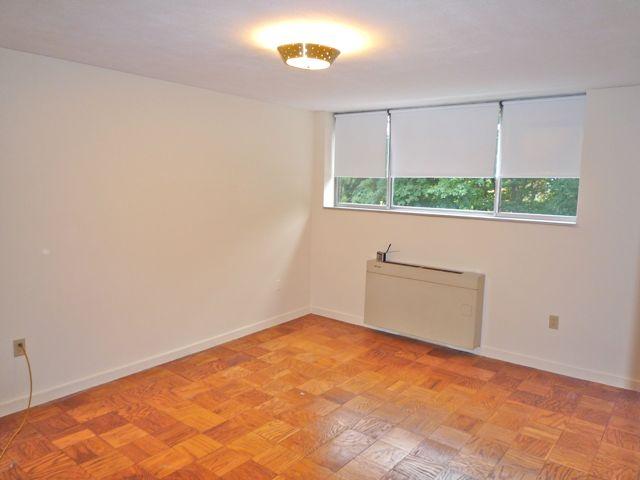 101 Monmouth St, Longwood