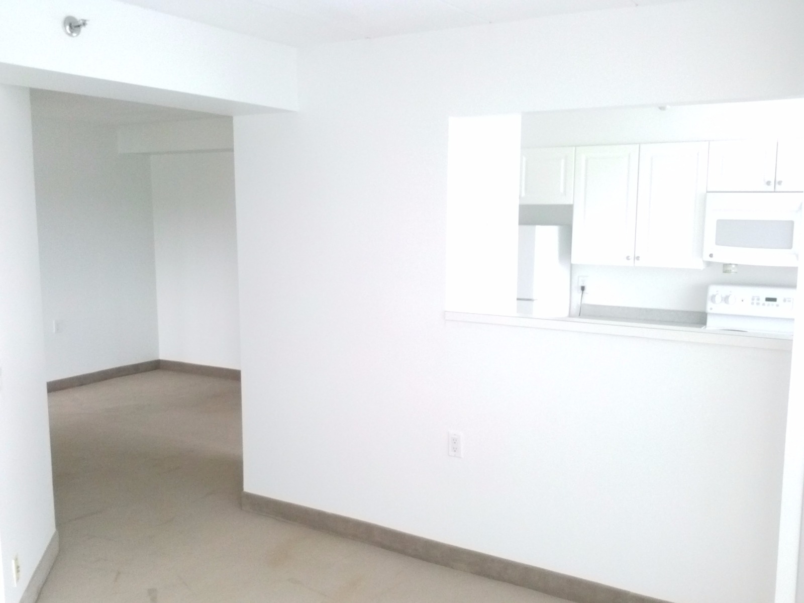 2 bed, 1 bath apartment for rent at 1925 Commonwealth Ave Unit 902, Brighton — photo 2 of 11