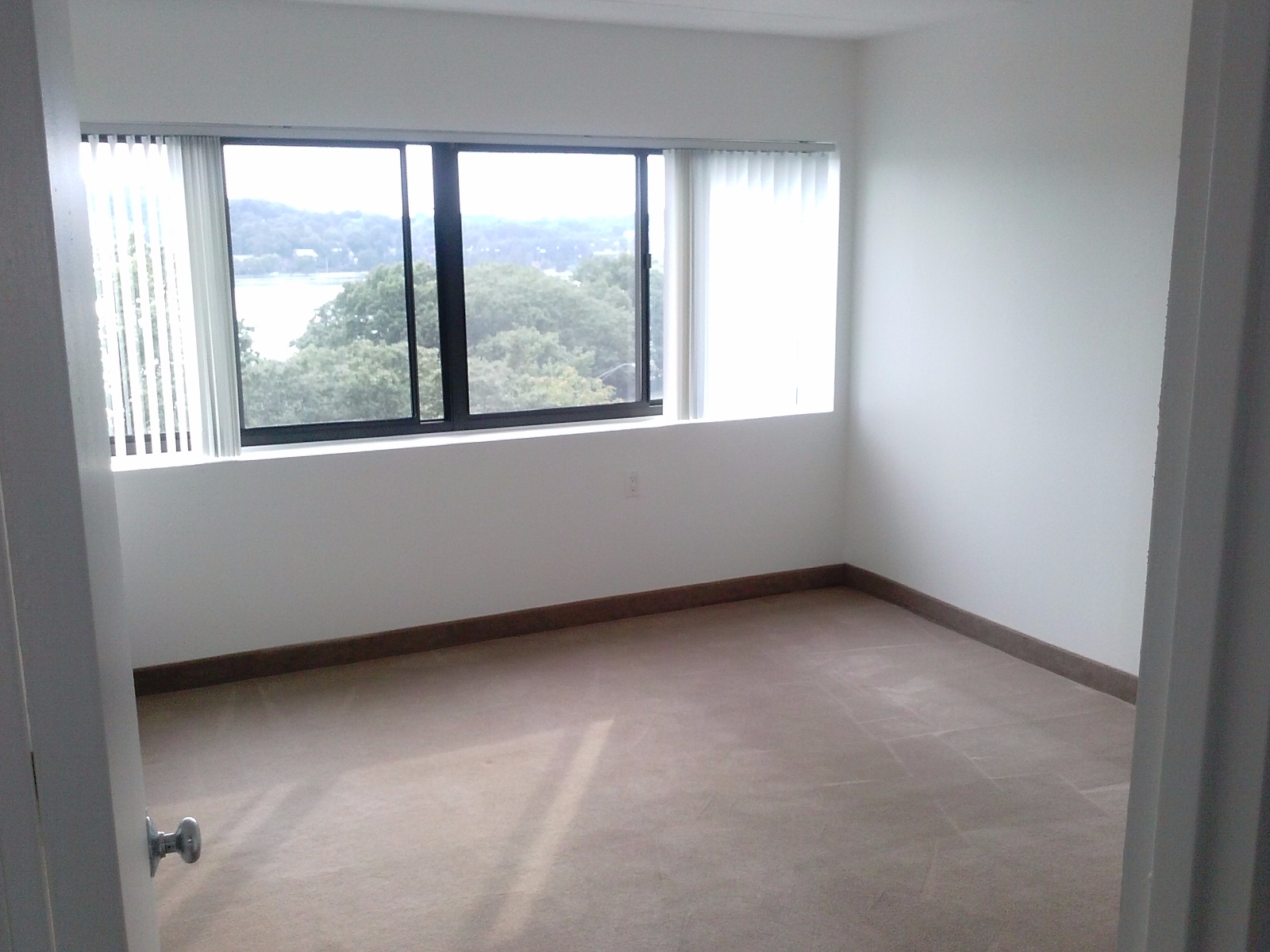 2 bed, 1 bath apartment for rent at 1925 Commonwealth Ave Unit 902, Brighton — photo 3 of 11
