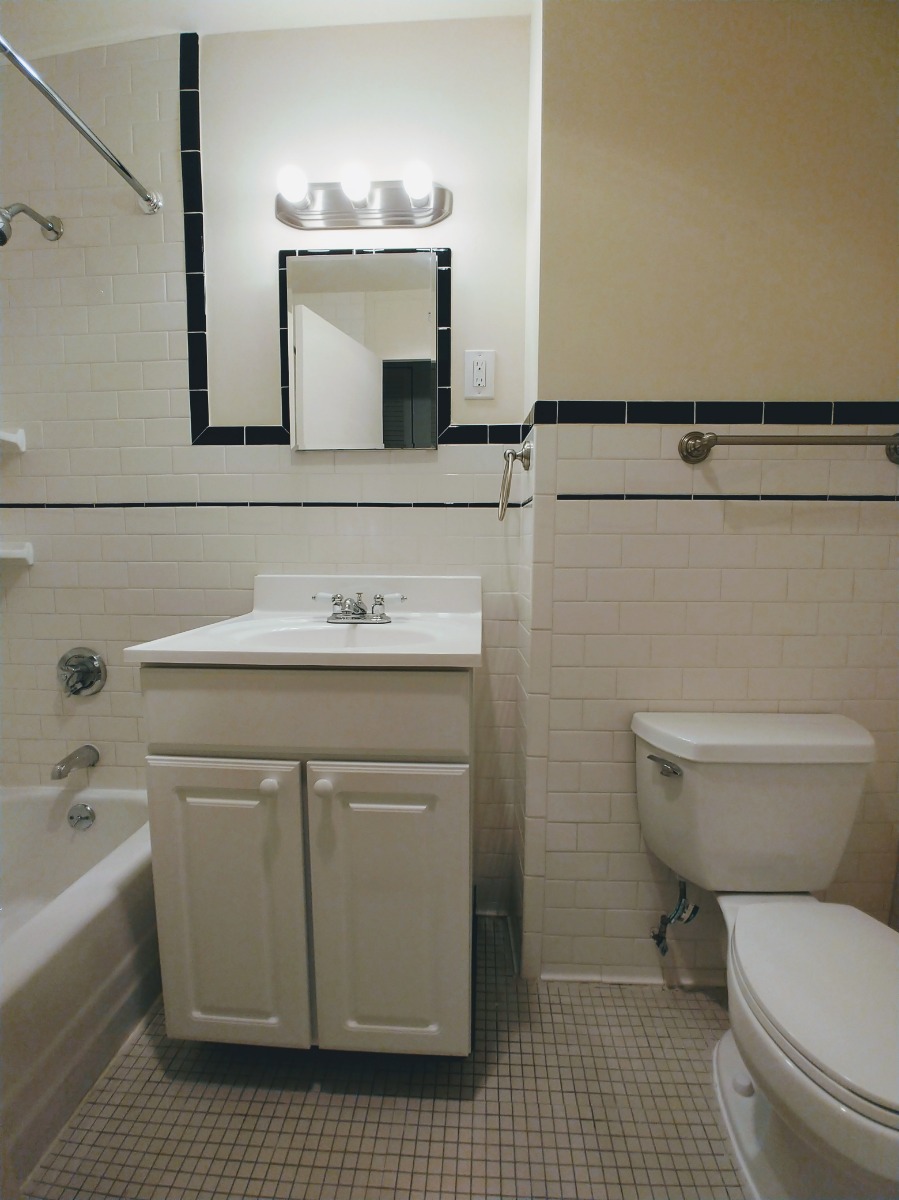 101 Monmouth St, Longwood