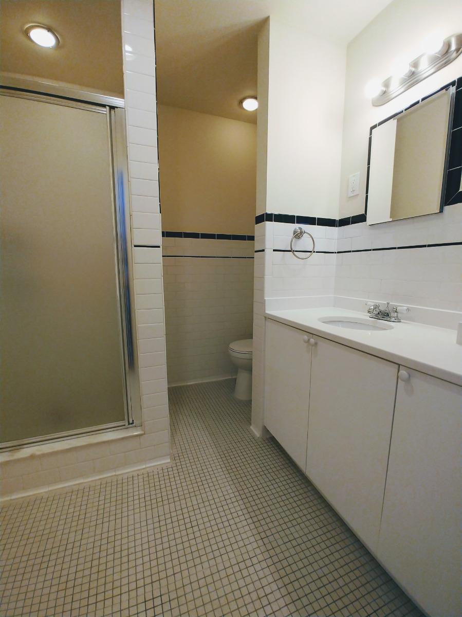 101 Monmouth St, Longwood