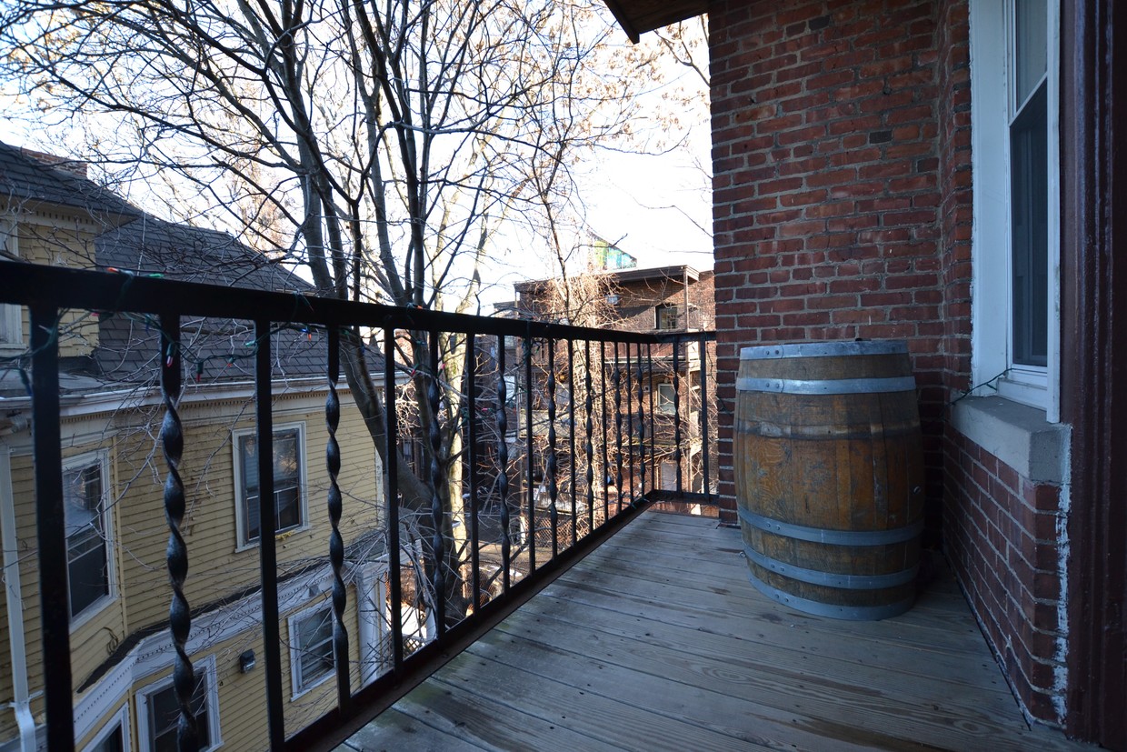 28 Quint Ave. - 1,995USD / month