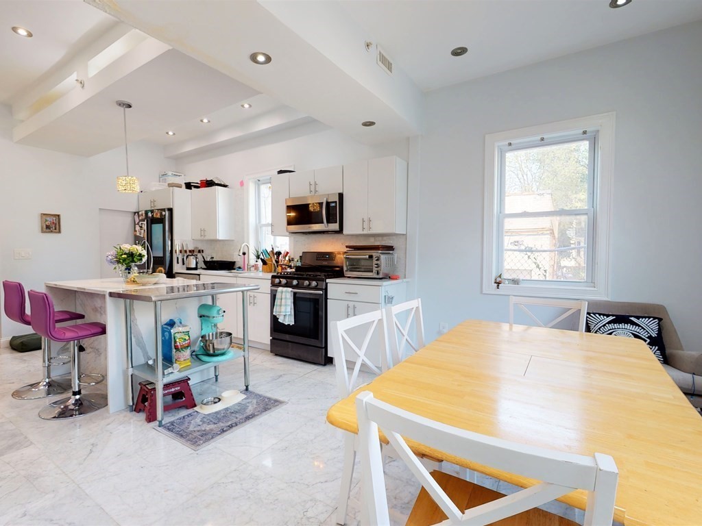 146 Columbia St, Central Square