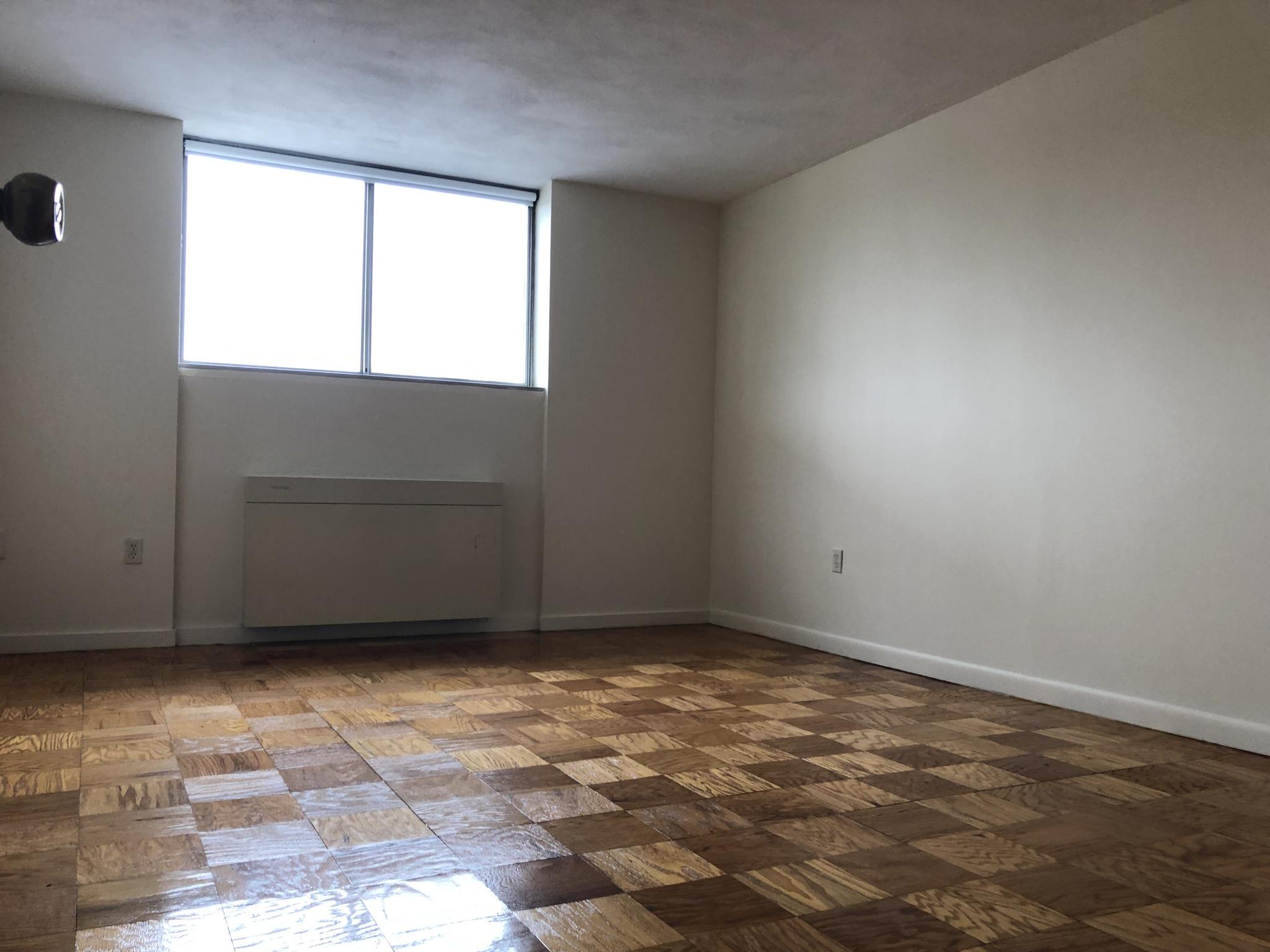 101 Monmouth St, Longwood