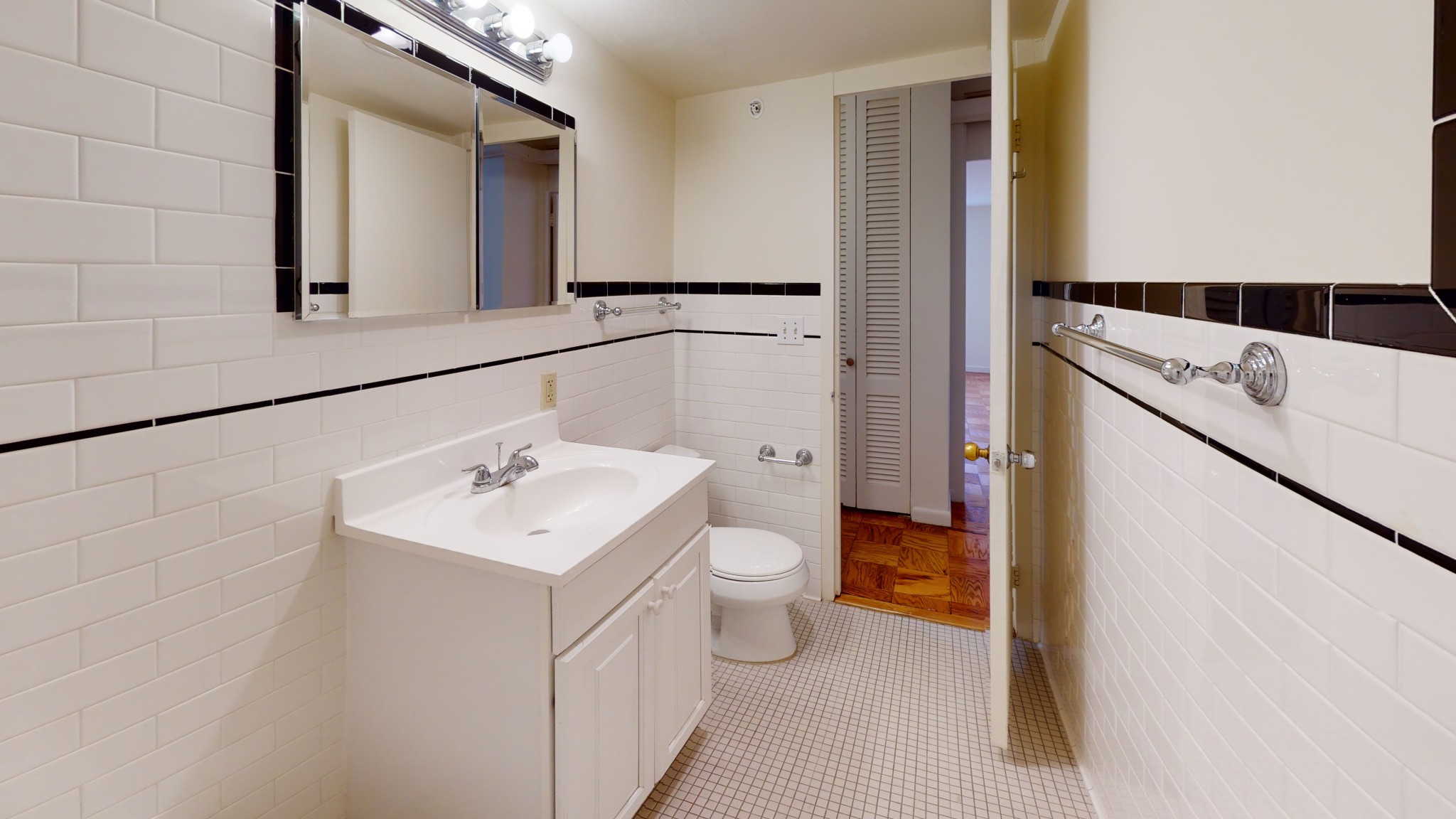 101 Monmouth St, Longwood