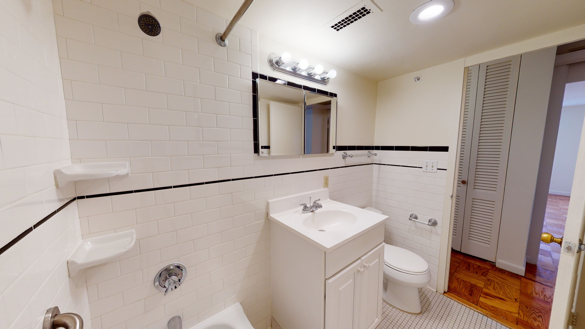 101 Monmouth St, Longwood