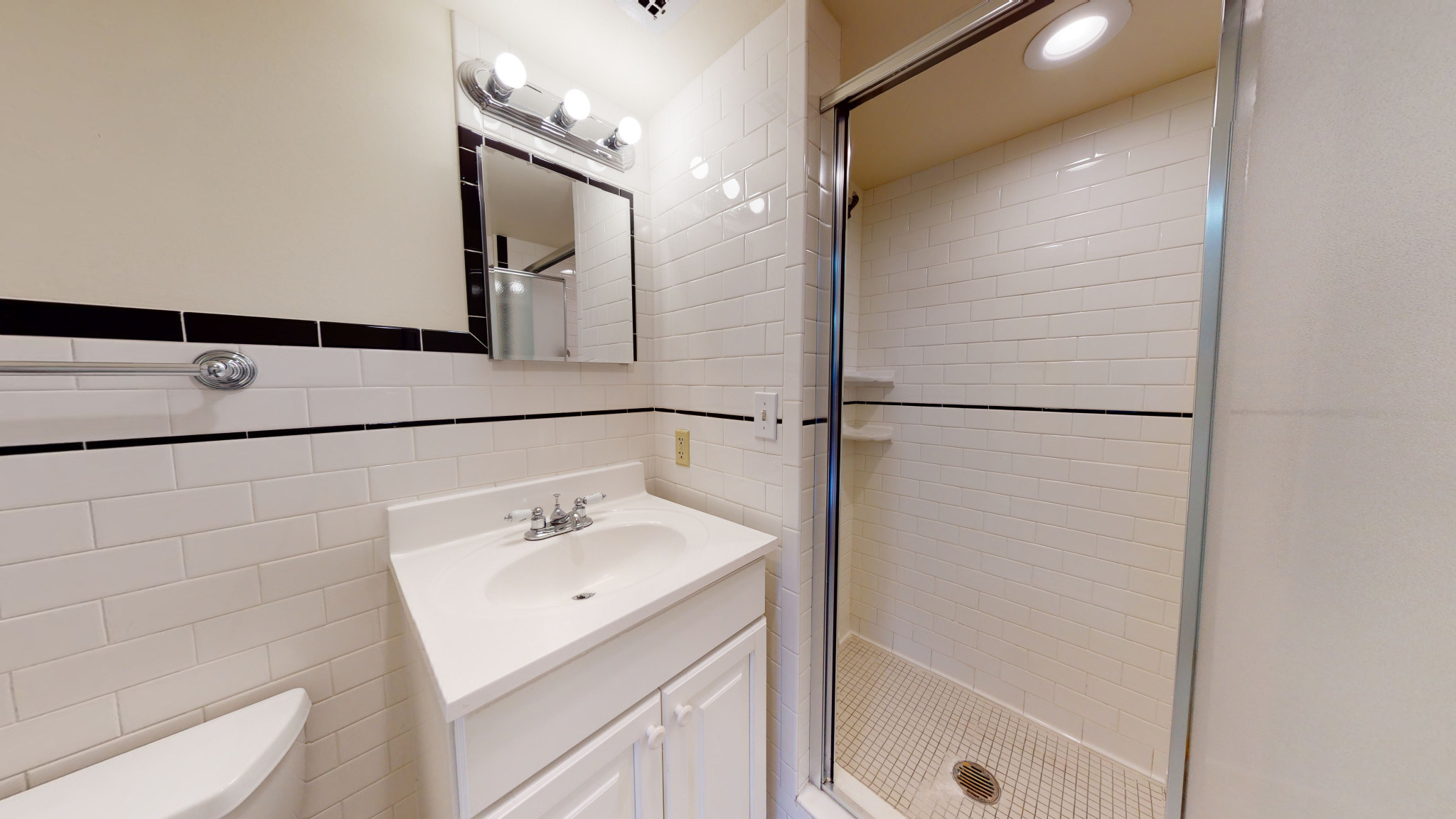 101 Monmouth St, Longwood