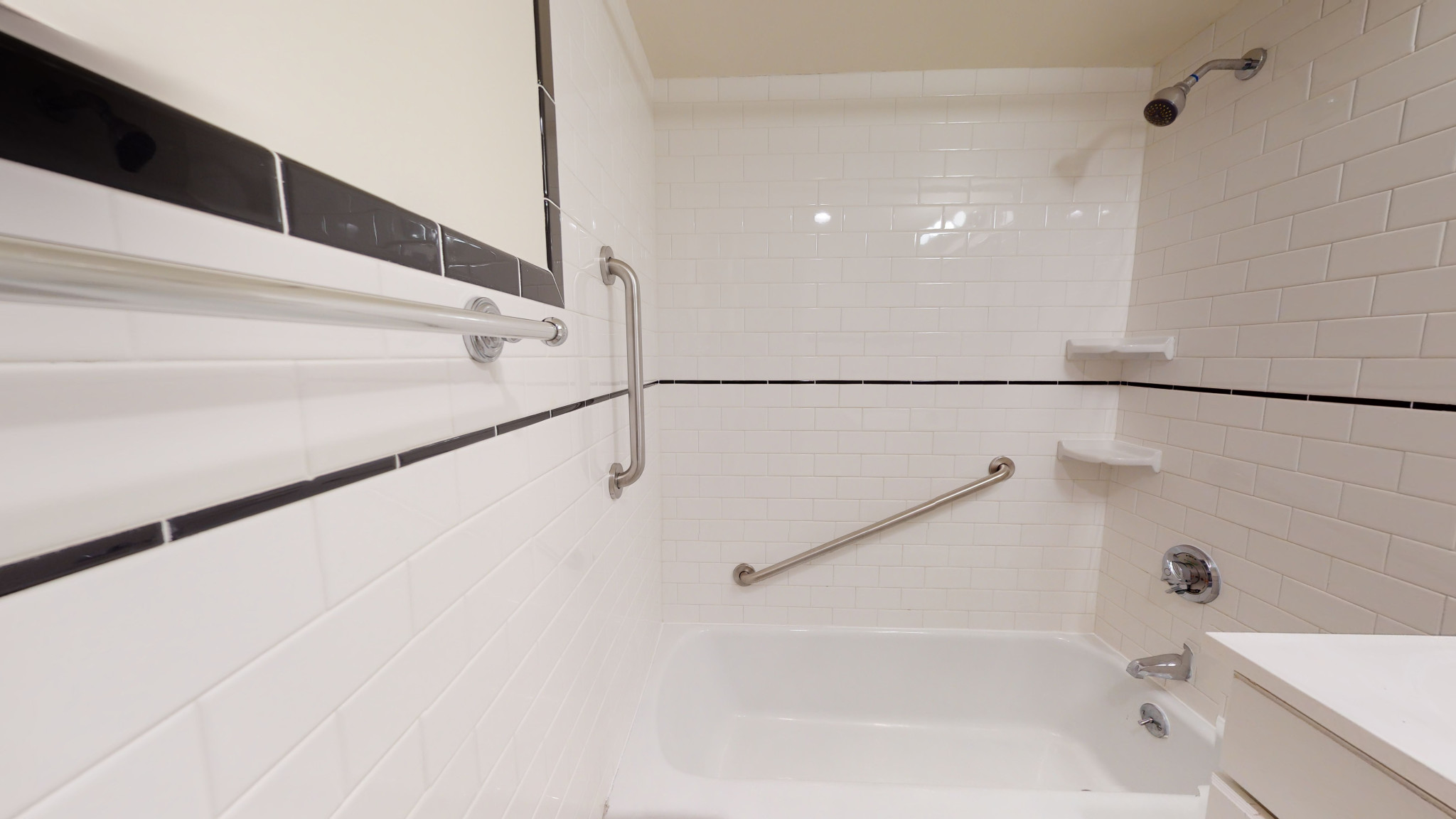 101 Monmouth St, Longwood