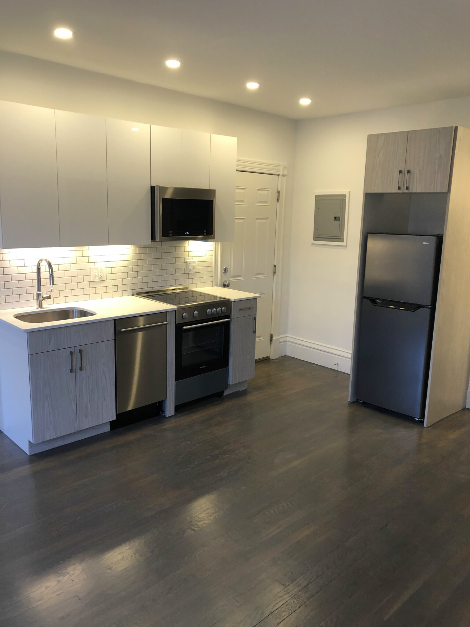 225 Newbury St, Back Bay