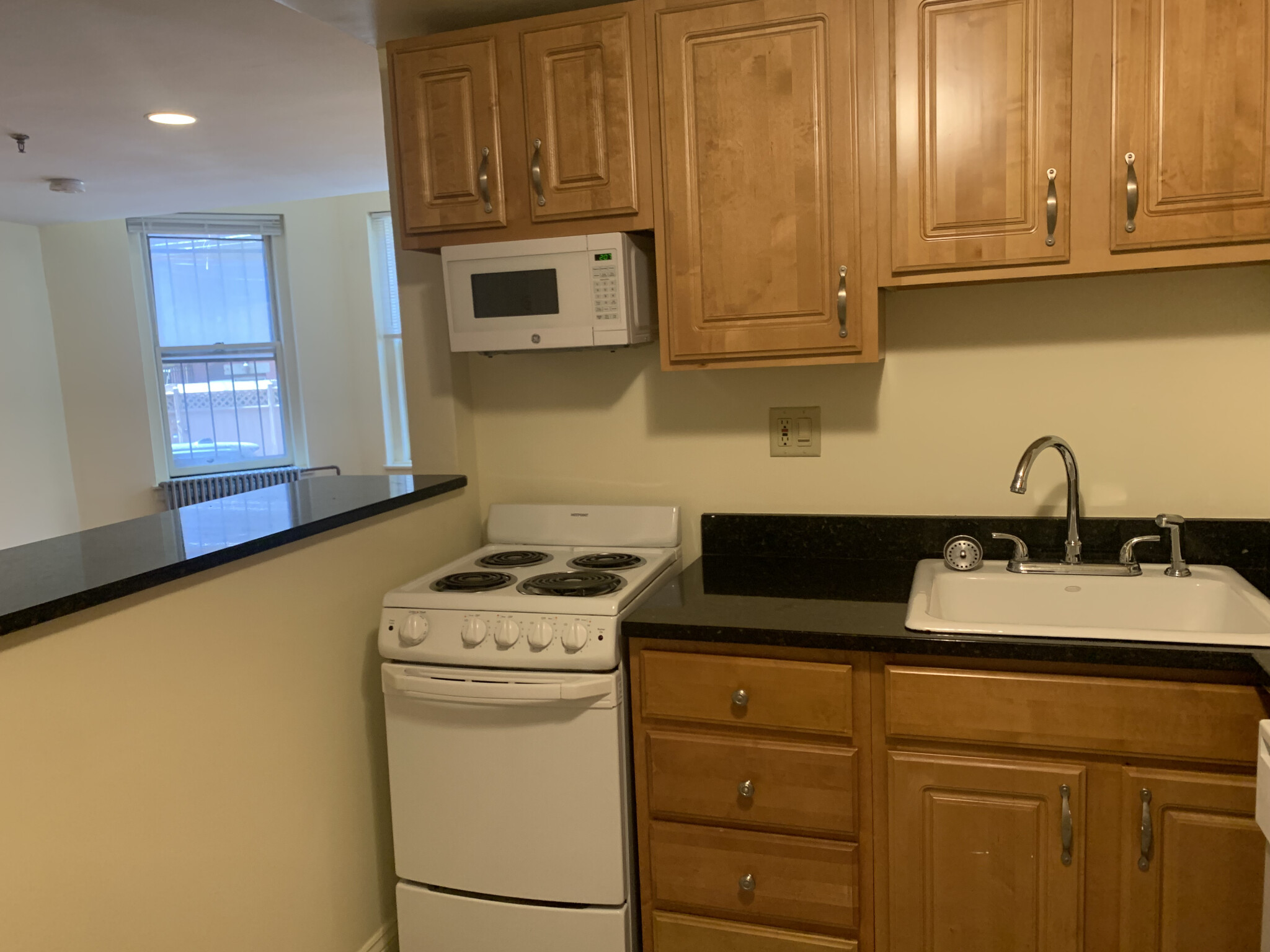 379 Commonwealth Ave, Fenway