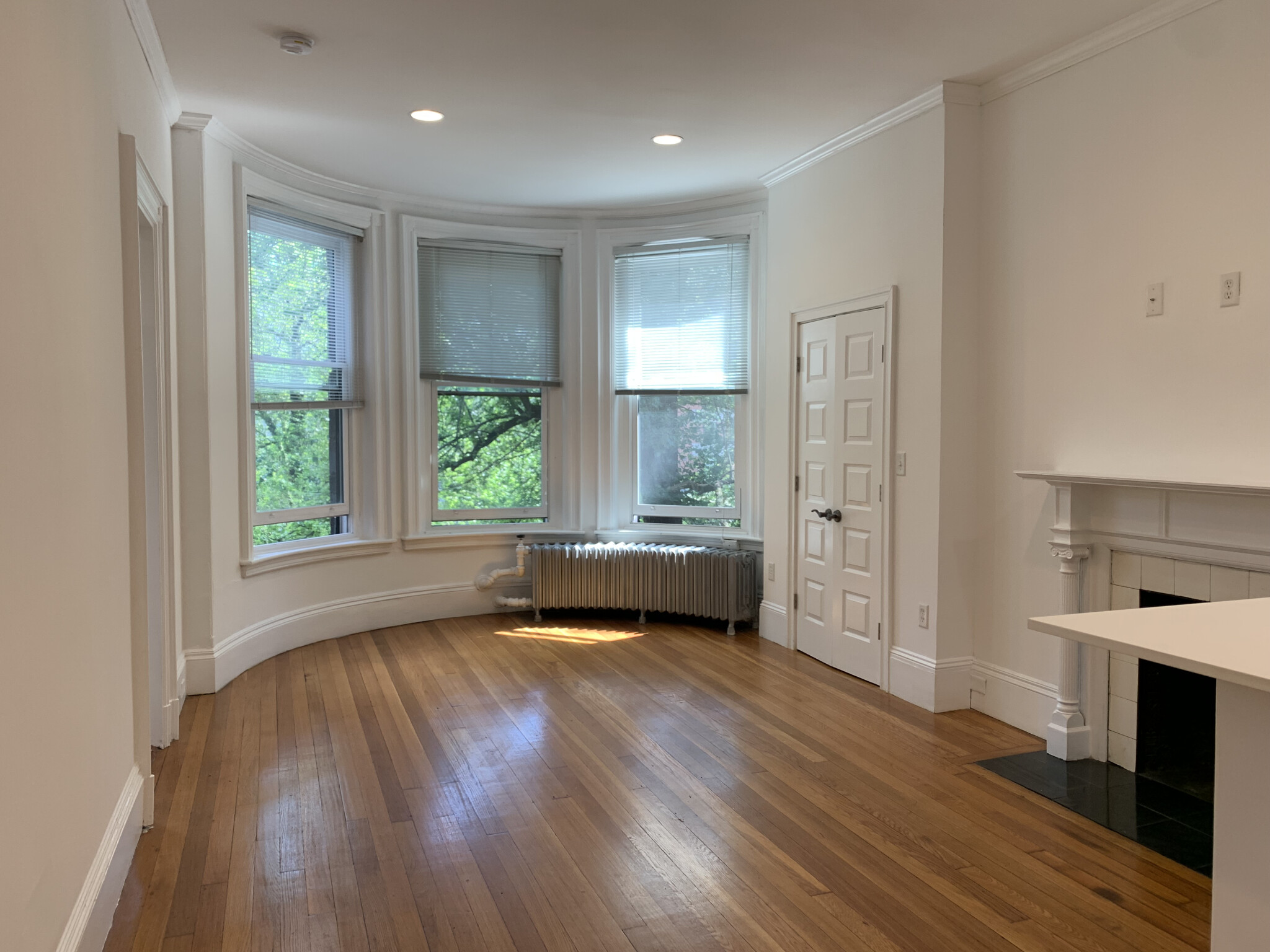 379 Commonwealth Ave, Fenway