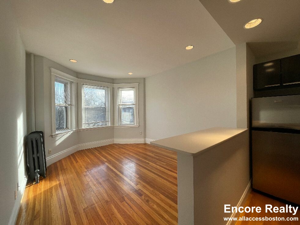 102 Queensberry St, Fenway