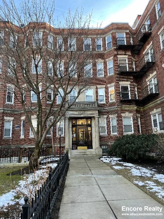 102 Queensberry St, Fenway