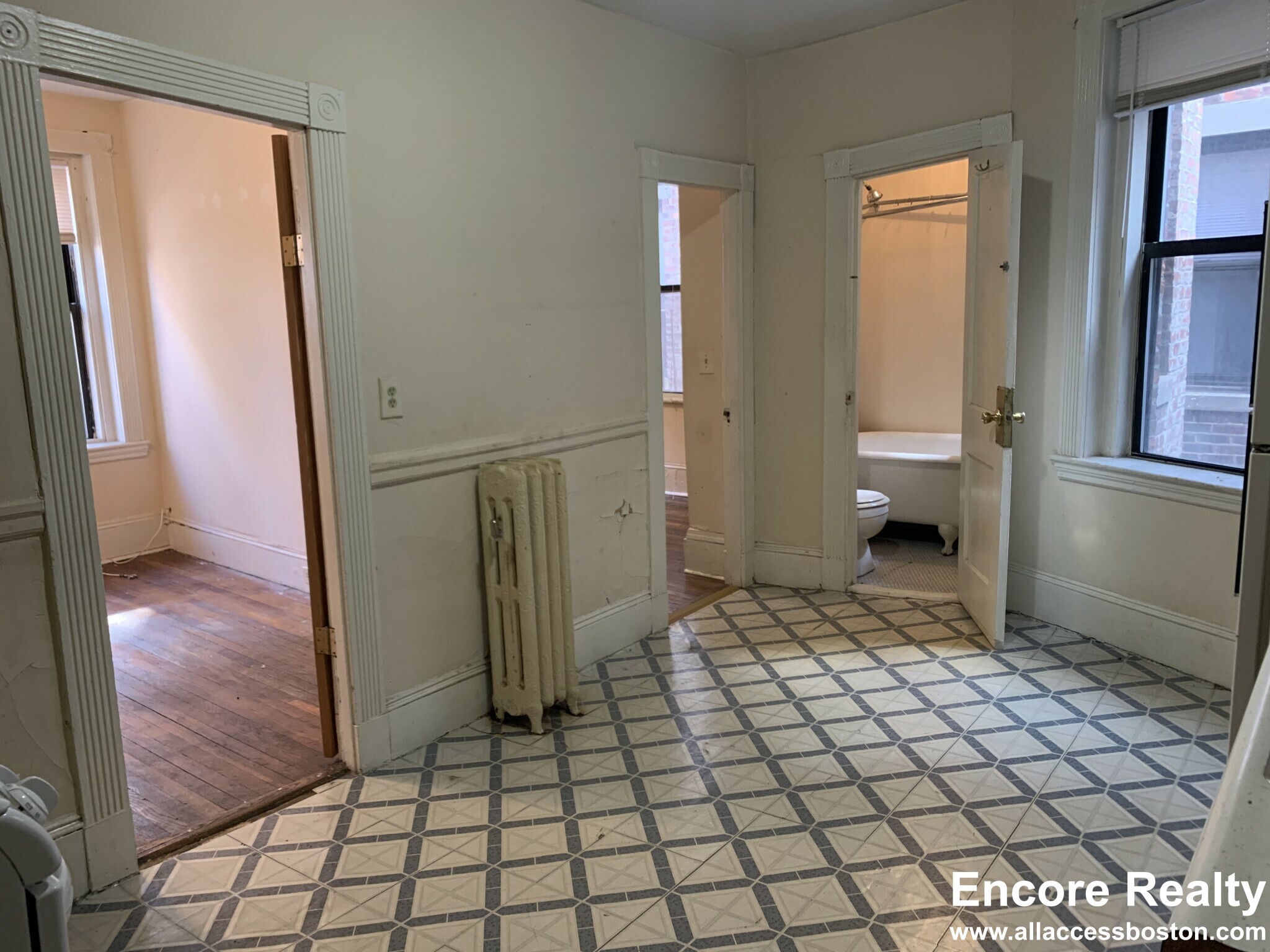 9 Myrtle St. - 2,450USD / month